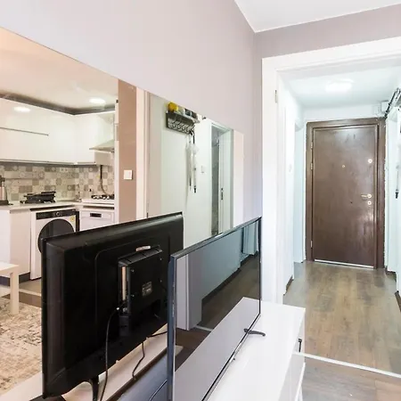 2br W/ac + Kitchen In Sisli