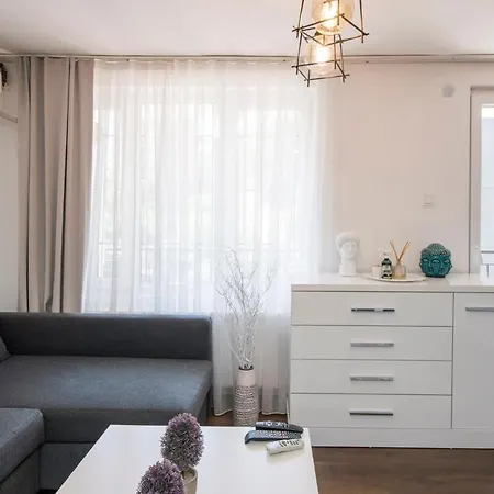 2br W/ac + Kitchen In Sisli Apartman