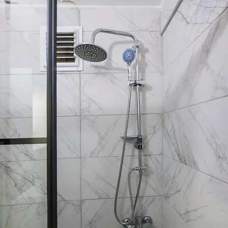 2br W/ac + Kitchen In Sisli Apartman