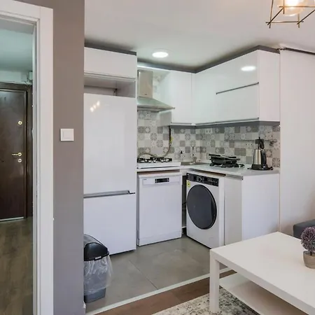 2br W/ac + Kitchen In Sisli Appartement