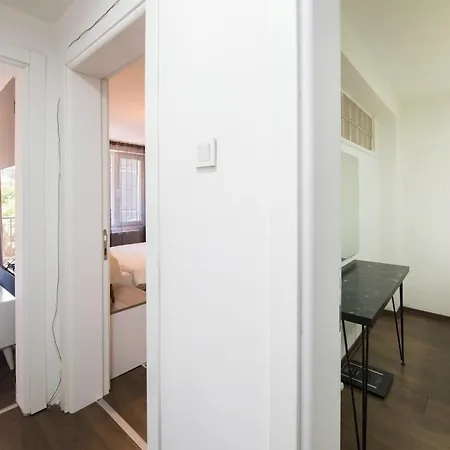 Appartement 2br W/ac + Kitchen In Sisli Istanboel
